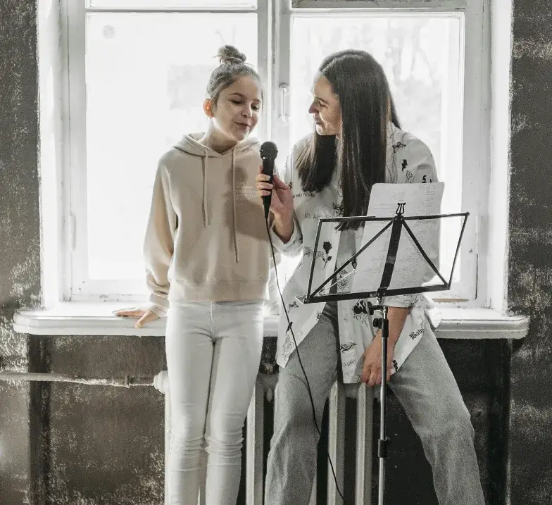 Let Your Vocals Soar With the Amazing Benefits of Online Lessons